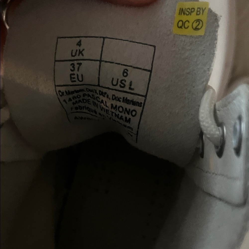 Dr Martens White Leather Women's Boots - Picture 4 of 4